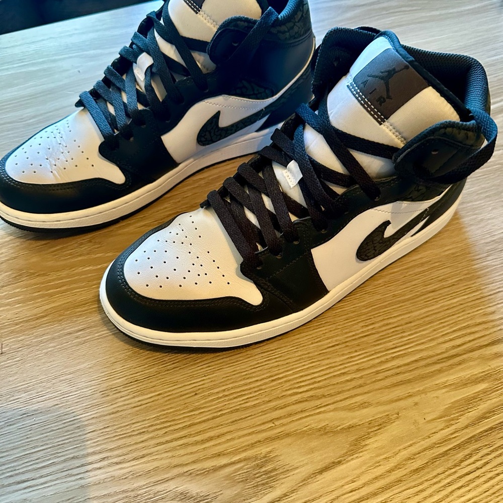 Nike Jordan 1 Mid SE ‘Panda Elephant’ - White/Charcoal/Black - Size 10.5 - AJ1